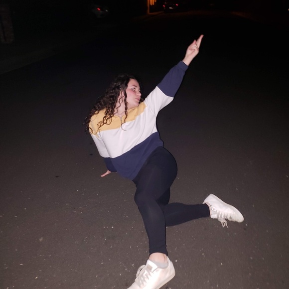 Meet your Posher, Andie - Picture 3 of 3